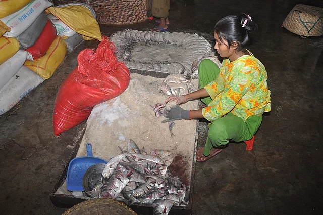 এরপর লবণ মাখানো হয়
