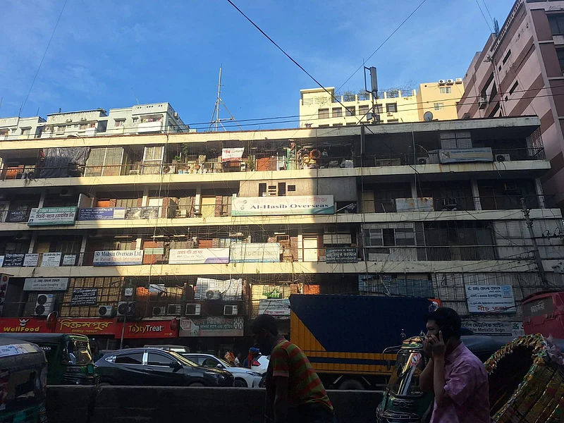 ভাসানী জনশক্তি পার্টির এক কক্ষের কেন্দ্রীয় কার্যালয়। রাজধানীর পুরানা পল্টনে।