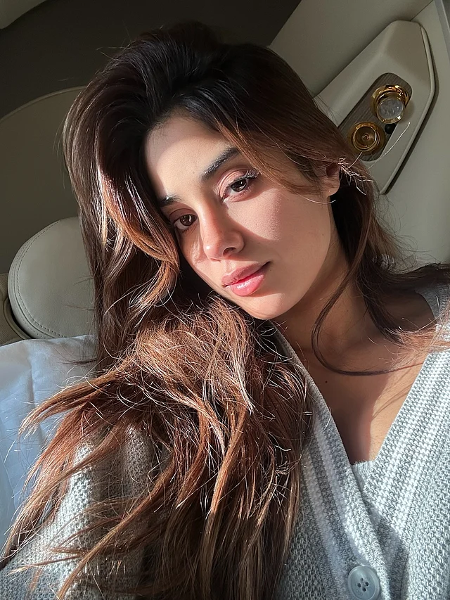 পারফেক্ট নয়, রিয়েল থাকতেই ভালোবাসেন জাহ্নবী