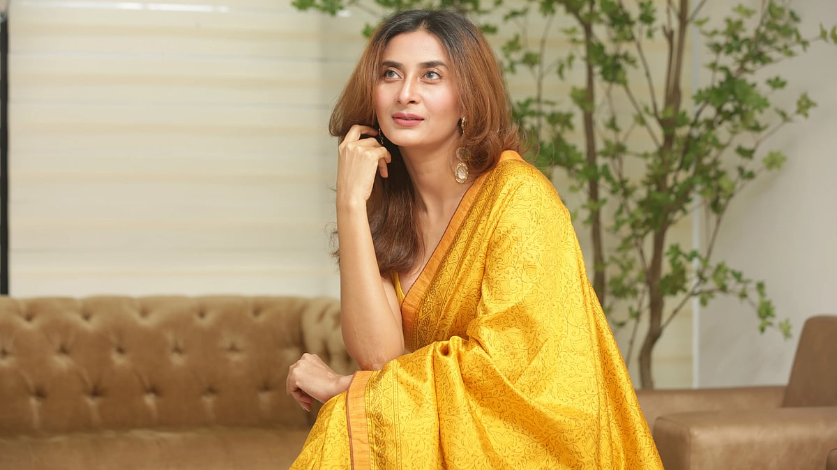 যত্ন নিলে ত্বক থাকবে সজীবমডেল: হীরা, সাজ: রেড বিউটি পারলার, ছবি: কবির হোসেন