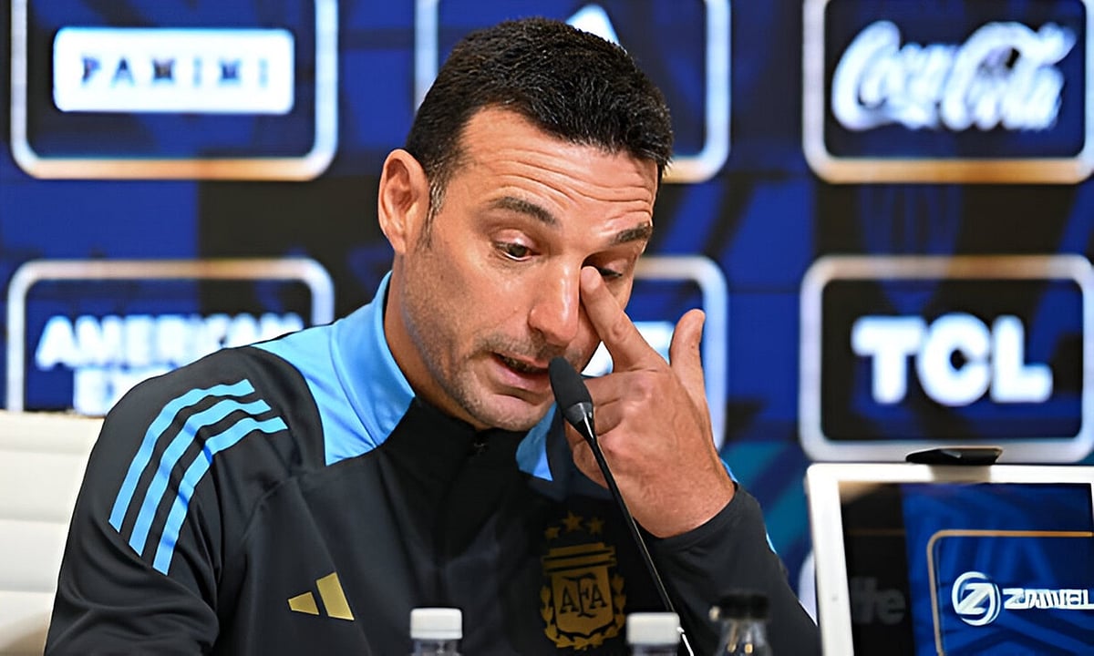 সংবাদ সম্মেলনে আবেগ্লাপুত হয়ে পড়েন আর্জেন্টিনার কোচ লিওনেল স্কালোনি