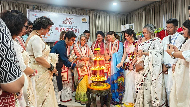 উদ্যোক্তারাও বেশ উচ্ছ্বসিত শরৎ হাওয়ায় অংশ নিয়ে