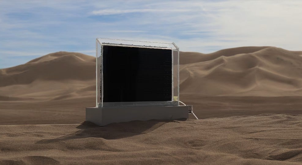 মরুভূমির শুষ্ক বাতাস থেকে খাবার পানি সংগ্রহ করবে যন্ত্র