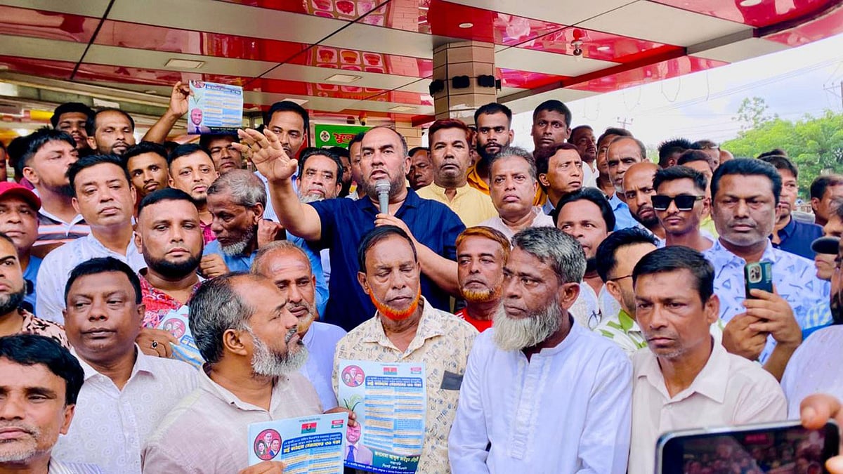 সমাবেশে বক্তব্য দেন জেলা বিএনপির সভাপতি আবদুল কাইয়ুম চৌধুরী। আজ সোমবার বিকেলে সিলেটের দক্ষিণ সুরমার চণ্ডীপুল এলাকায়ছবি: প্রথম আলো