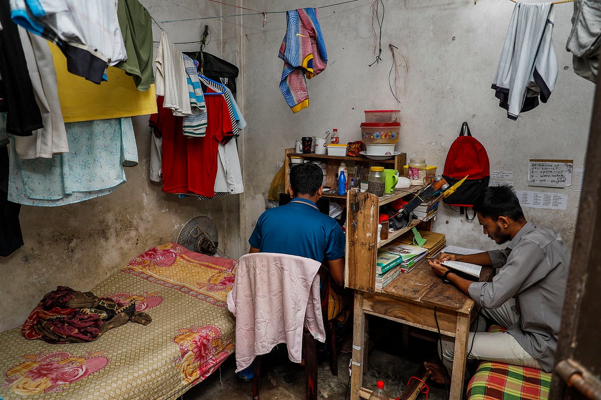 ছোট রুমটিতে থাকতে একজন শিক্ষার্থীকে দিতে হয় ১ হাজার ৫০০ টাকা 