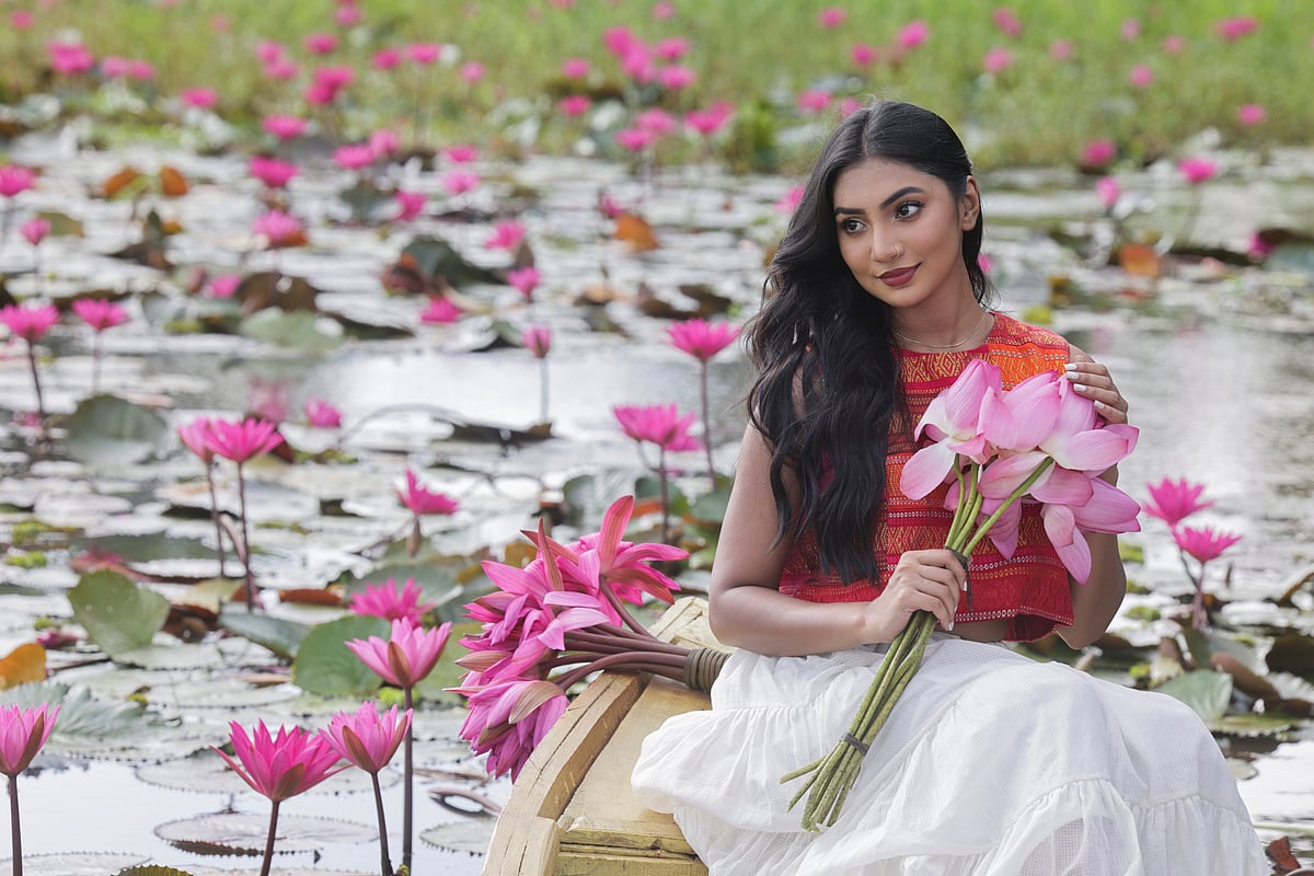মডেল: সুনেরাহ বিনতে কামাল, পোশাক: আফসানা ফেরদৌসি। ছবি: কবির হোসেন