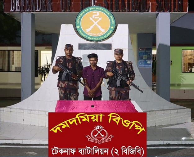 আটক মো. রাসেদ।ছবি; বিজিবির সৌজন্যে