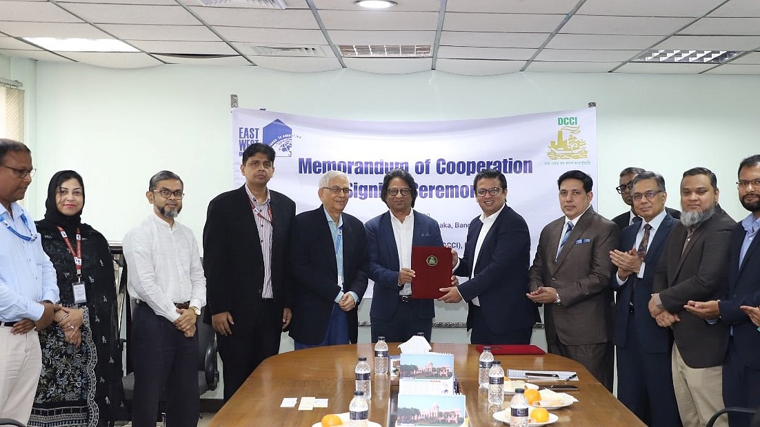  ছবি: ইস্ট ওয়েস্ট ইউনিভার্সিটির সৌজন্যে