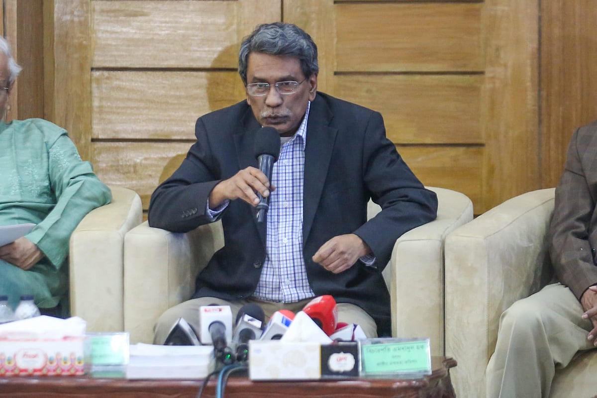 জুলাই জাতীয় সনদে অন্তর্ভুক্ত সংস্কার–সংক্রান্ত সুপারিশ বাস্তবায়নের উপায় নির্ধারণ নিয়ে রাজনৈতিক দলগুলোর সঙ্গে বৈঠকের শুরুতে কথা বলেন অধ্যাপক আলী রীয়াজছবি: মীর হোসেন