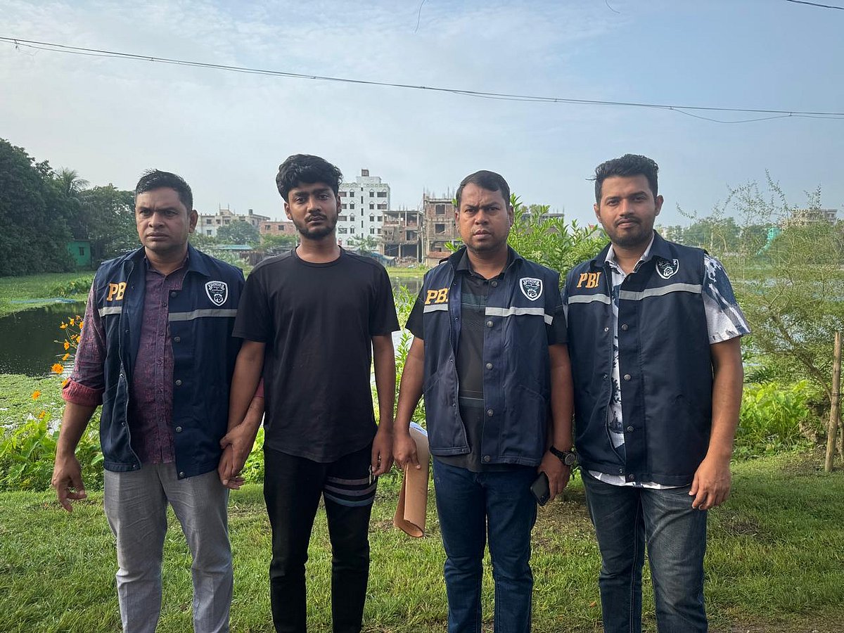 পিবিআইয়ের হাতে গ্রেপ্তার মাহমুদুল হাসানছবি: পিবিআই থেকে সংগৃহীত