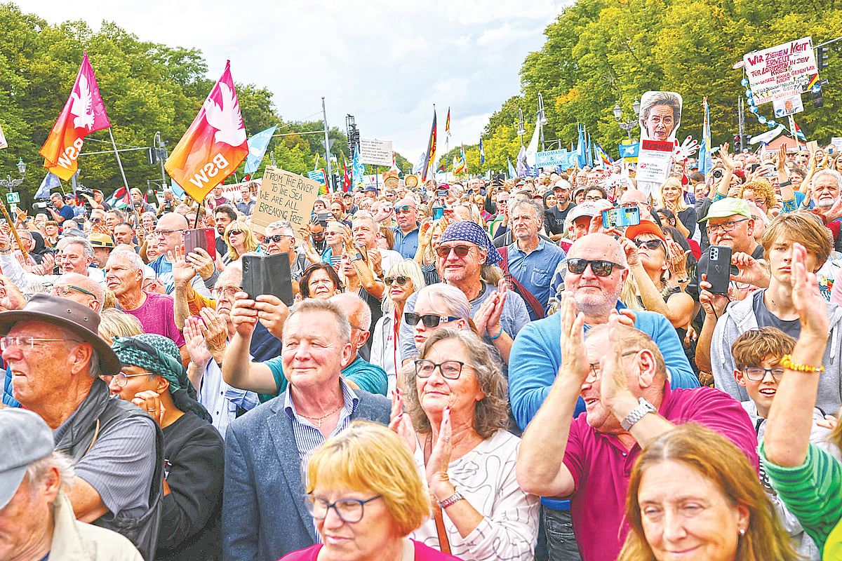 ইসরায়েলের হুমকি: গাজা ছেড়েছে আরও আড়াই লাখ মানুষ
