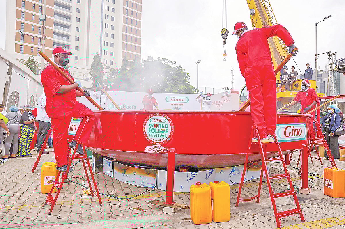 এক কড়াইয়ে ‘রেকর্ড’ রান্না 