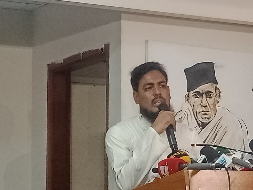 আন্তর্জাতিক গণতন্ত্র দিবস উপলক্ষে আয়োজিত ‘বাংলাদেশে গণতন্ত্র প্রতিষ্ঠায় কেমন সংবিধান চাই’ শীর্ষক সেমিনারে বক্তব্য দেন জাতীয় নাগরিক পার্টির (এনসিপি) সদস্যসচিব আখতার হোসেন। আজ সোমবার সন্ধ্যায় রাজধানীর বাংলামোটরে যুবশক্তির কার্যালয়েছবি: প্রথম আলো