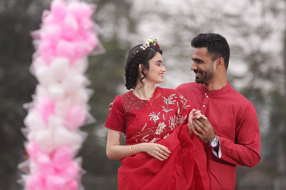 সুখী দম্পতিরা কেন সামাজিক যোগাযোগমাধ্যমে ছবি কম পোস্ট করেন