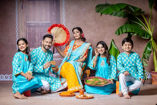 প্রতিটি পোশাকই যেন এক টুকরো শিল্পকর্ম