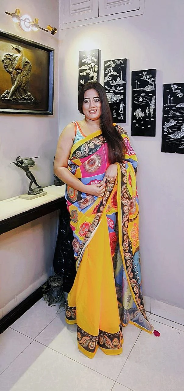 উজ্জ্বল হলুদ সহজেই নজর কাড়বে সবার