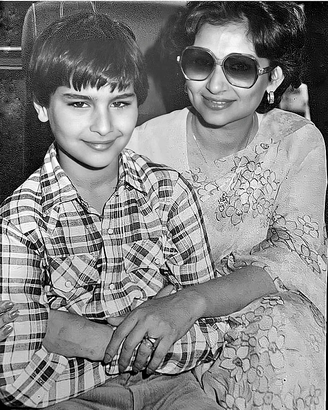 শর্মিলা ঠাকুরের টোল চলে গিয়েছে ছেলে সাইফ আলী খানের কাছে