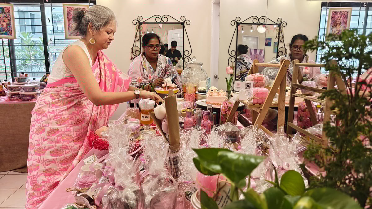 গোলাপি থিমে তিশক্যানের পিংক কার্নিভ্যাল