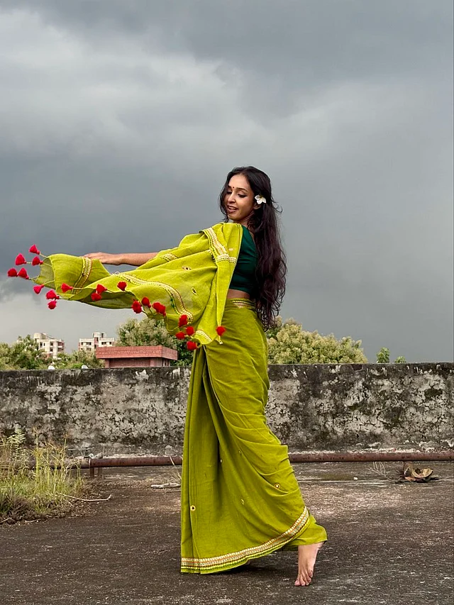 এখানে যে ক্রাফম্যানশিপকে কাজে লাগানো হয় তা আমাদের কারিগরদেরকে বাঁচিয়ে রাখতে জরুরি