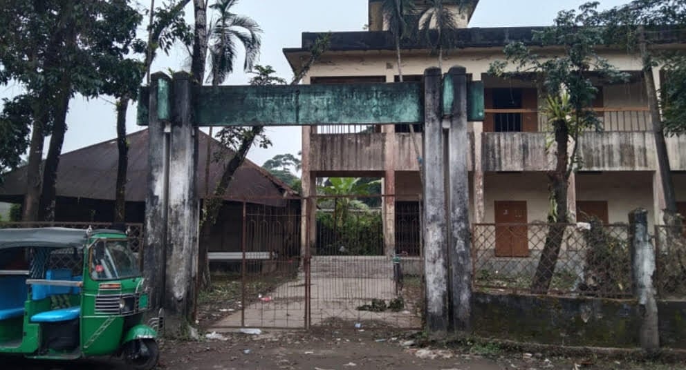 লালমোহন পাঠাগার সংস্কার করে চালু করুন