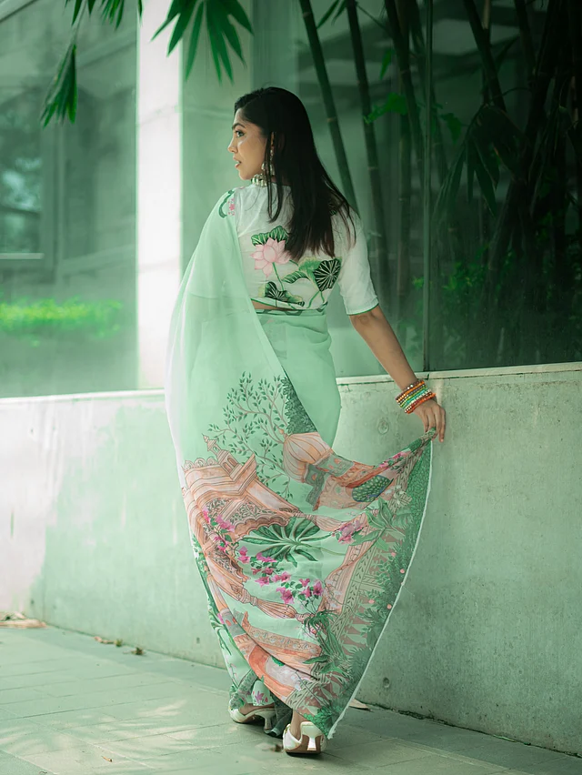 এই শাড়িতে আছে কাশফুলের কোমলতা, শরত হাওয়ার আরাম ও প্রকৃতির রং