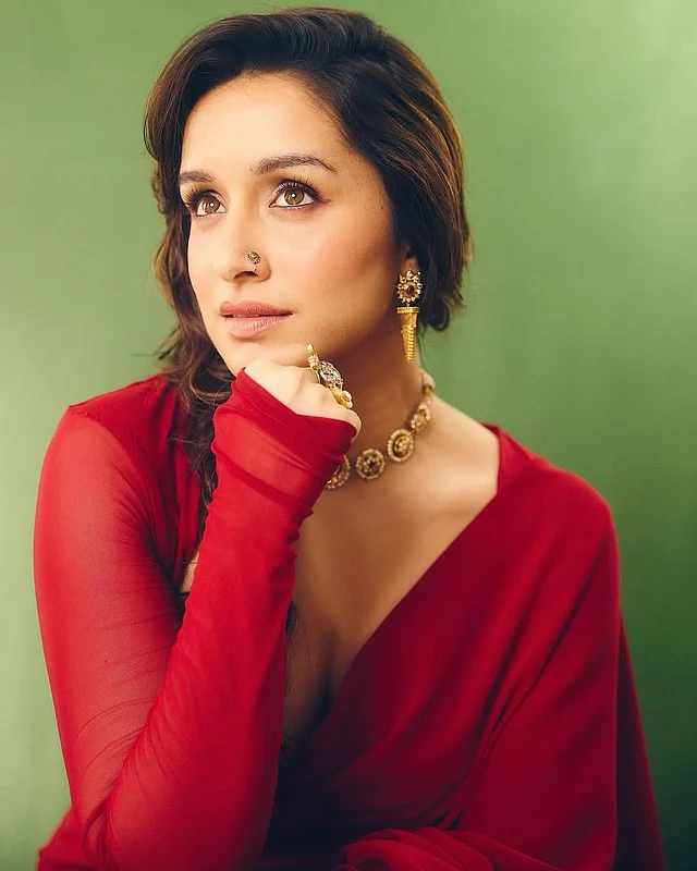 হালকা মেকওভারে সবস্ময়ের মতো সুন্দর শ্রদ্ধা