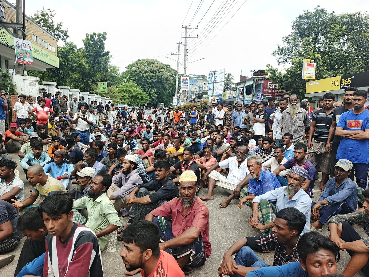 সিলেটে ব্যাটারিচালিত রিকশা চলাচলের বৈধতা চেয়ে কর্মসূচির এক ঘণ্টার মধ্যে দুই সংগঠক গ্রেপ্তার