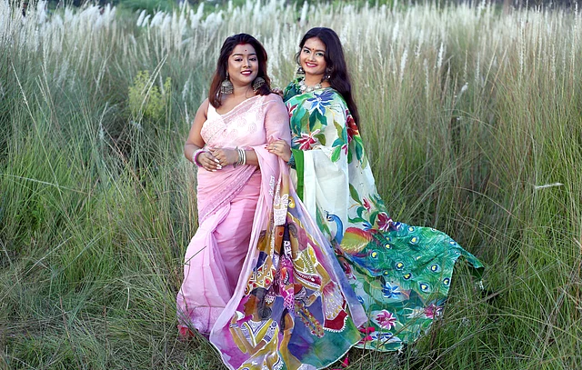 কাশফুল নারীকে প্রাকৃতিক আভিজাত্য দেয়