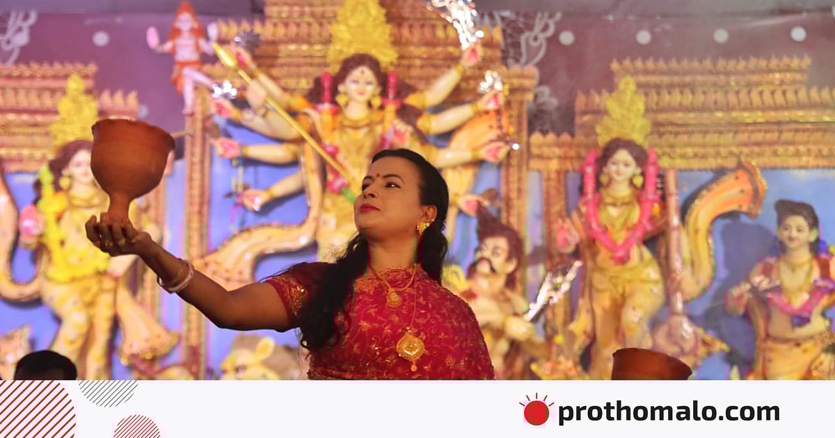 শারদীয় দুর্গোৎসবের সপ্তমীতে চলছে দেবীদর্শন ও আরাধনা শারদীয় দুর্গোৎসবের সপ্তমীতে চলছে দেবীদর্শন ও আরাধনা