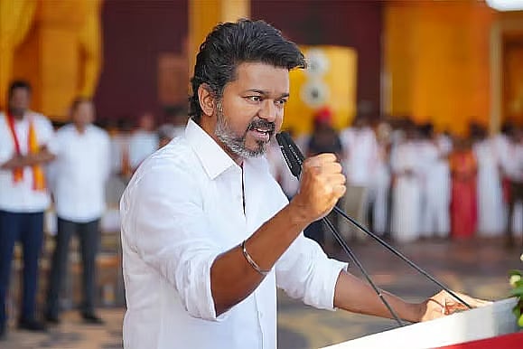 তামিলনাড়ুতে বিজয় কি তারকা রাজনীতিক জয়ললিতা–এমজিআরের উত্তরসূরি হতে পারবেন