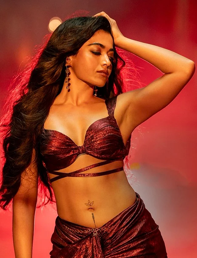 নতুন আইটেম গানে রাশমিকার সাহসী লুক নিয়ে ভক্তদের উন্মাদনা