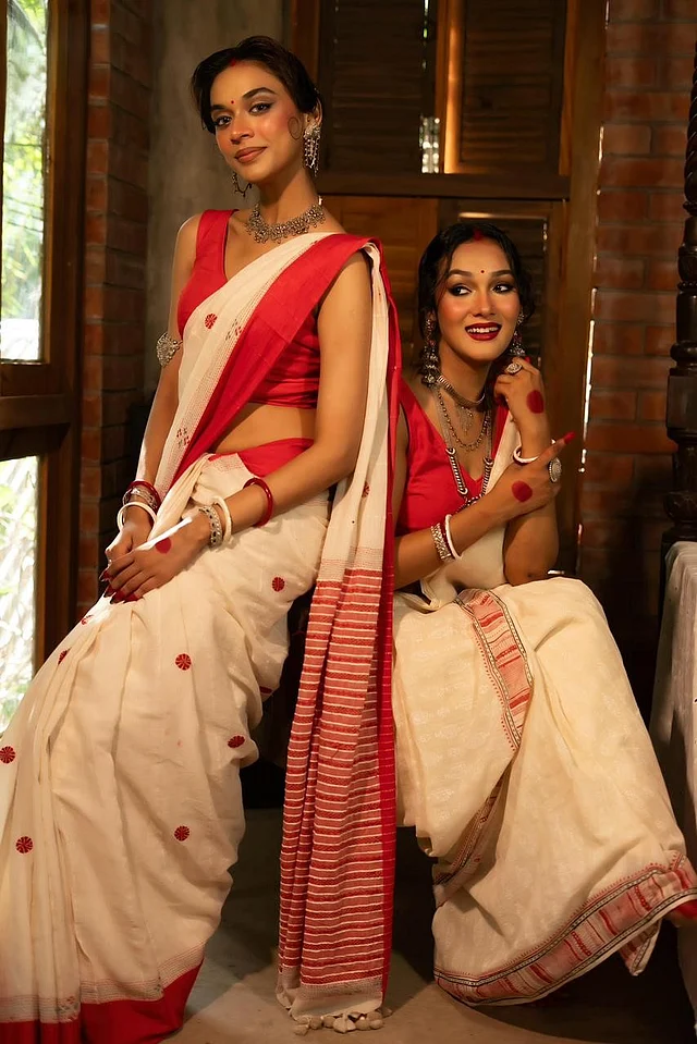 এবারের সাদা শাড়ির লাল পাড়ে ফুটে উঠেছে বাংলাদেশের রঙিন সাংস্কৃতিক ঐতিহ্য ও আধুনিকতা