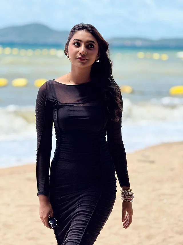 বডিকন ফিট গাউনে সুনেরাহর সহজাত সৌন্দর্য ফুটে উঠেছে