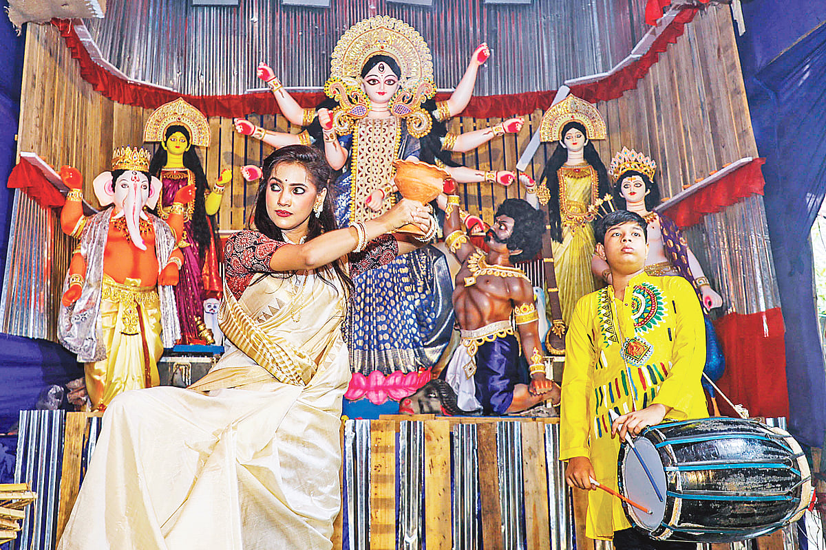 ধর্ম–সম্প্রদায়ের পরিচয় ছাপিয়ে আনন্দই যেখানে মুখ্য