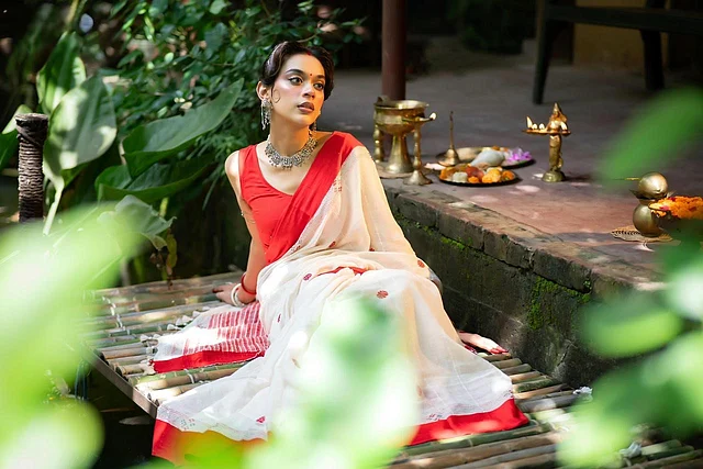 অক্সিডাইজড গয়না বেশ মানাবে লাল-সাদার অনসম্বলে