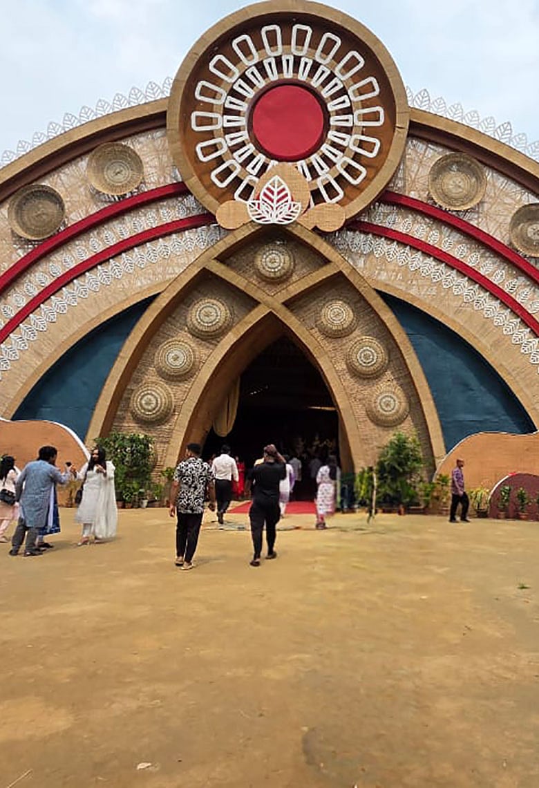 পরিবেশবান্ধব উপকরণে তৈরি পূজামণ্ডপে বনানীর এবারের থিমপূজা