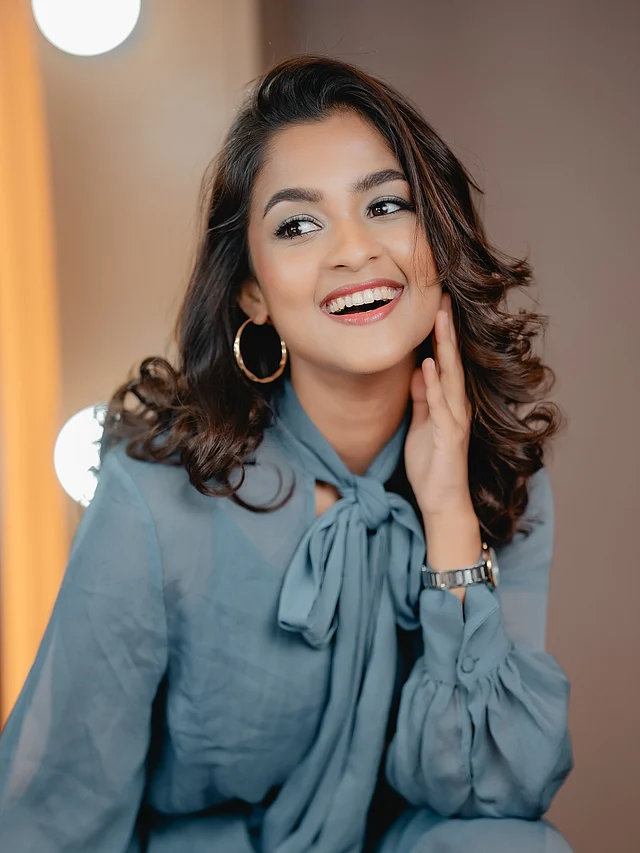 ঝলমলে হাসি আর স্নিগ্ধ আভায় সব সময়ই ভক্তদের মুগ্ধ করেন সাদিয়া আয়মান। সাম্প্রতিক এই ফটোশুটেও তিনি ধরা দিয়েছেন এমন আমেজে