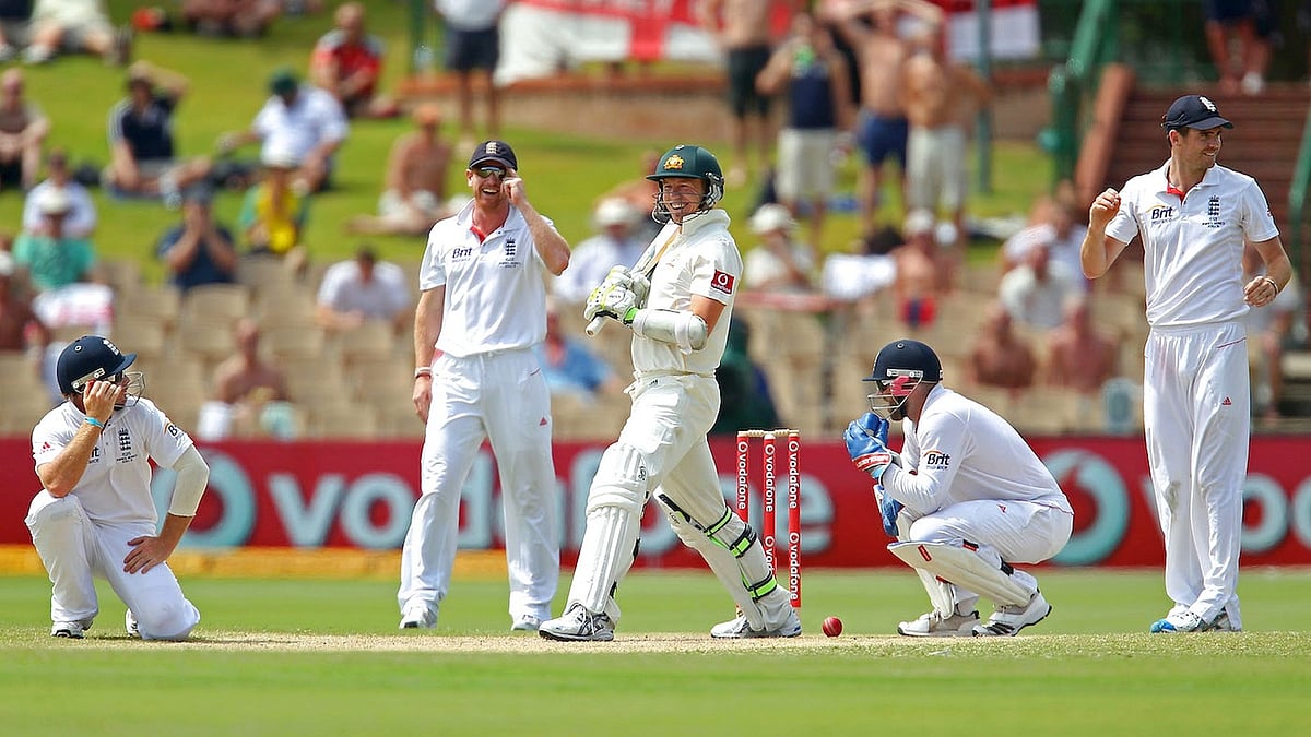 ক্রিকেট মাঠে দুষ্টুমি আর দমফাটা হাসির এই ছবিগুলো দেখেছেন কি
