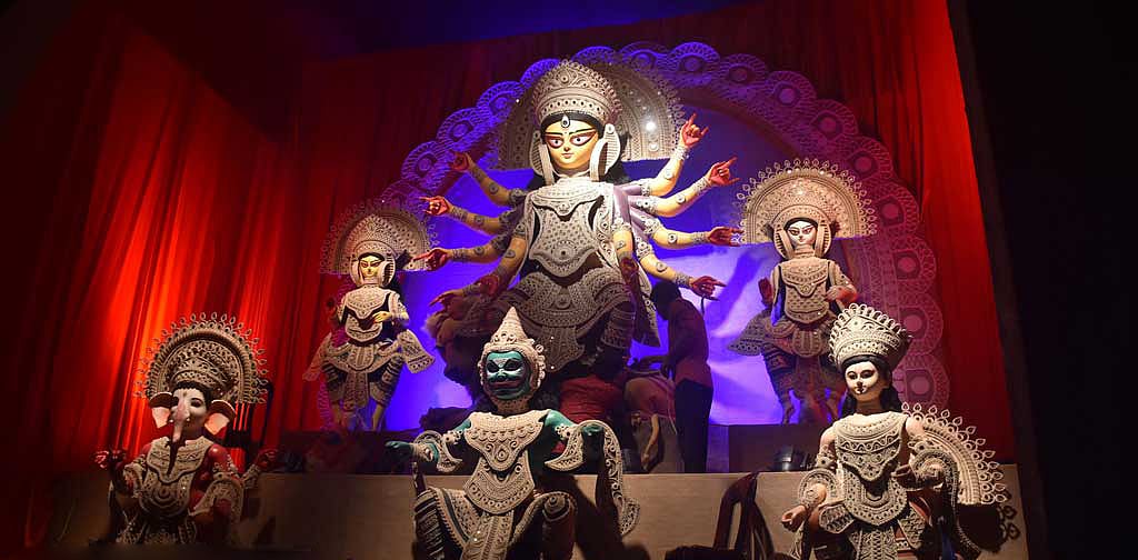 চট্টগ্রামের দক্ষিণ নালাপাড়া পূজামণ্ডপে ‘ছৌ কলায় লঙ্কাকাণ্ড’