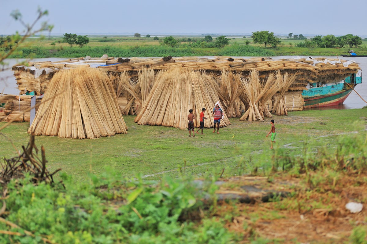একঝলক (৩ অক্টোবর ২০২৫)