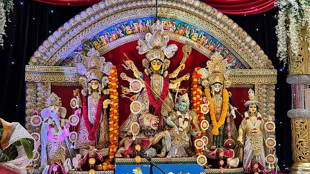 লন্ডনে হয় বেশ জাঁকজমকপূর্ণভাবে