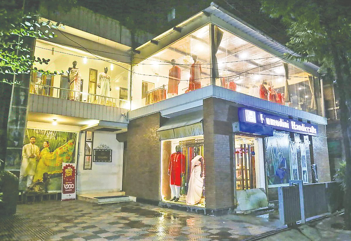 বুটিক, ব্র্যান্ডের পোশাক, জিলাপি, সুশি কী নেই বনানীর এই রাস্তায়