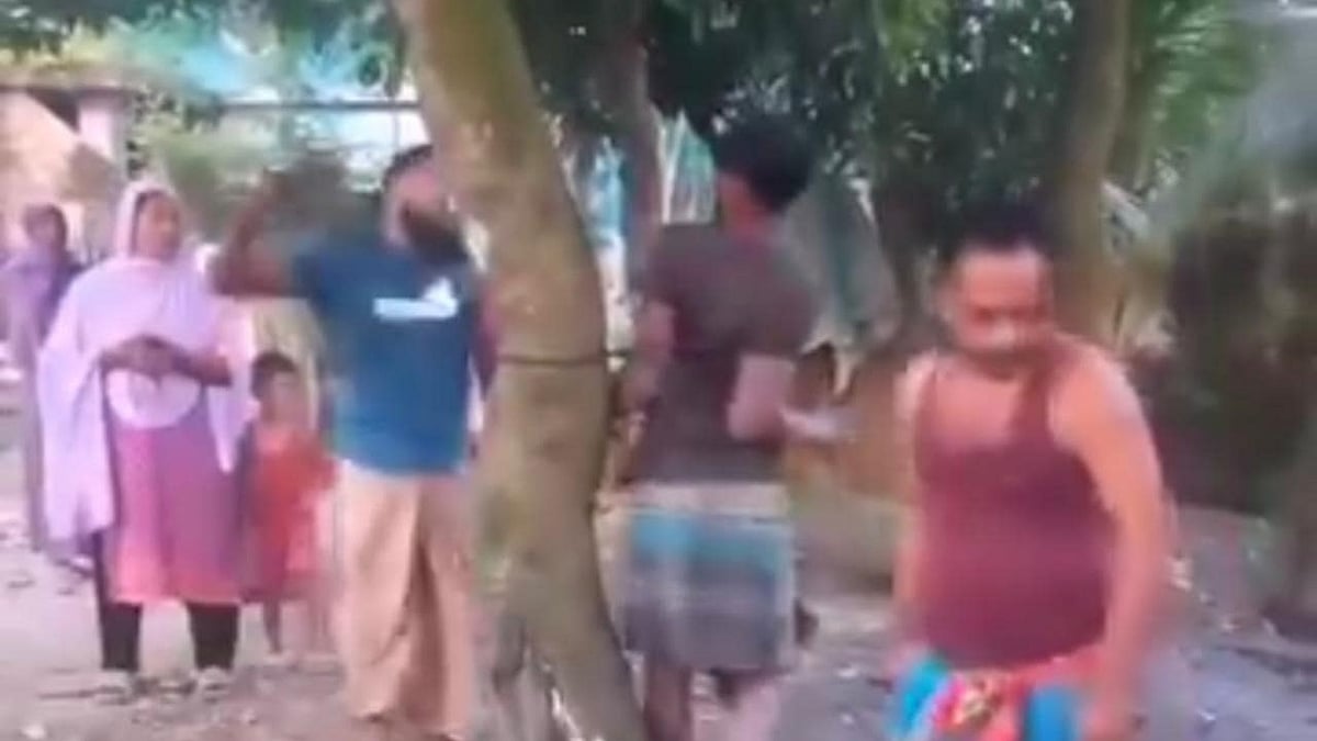 ছবি: ফেসবুকে ছড়িয়ে পড়া ভিডিও থেকে নেওয়া