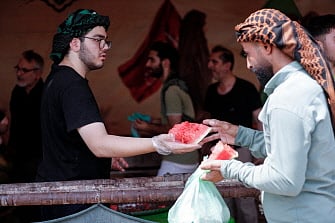 ইসলামে অন্যকে অগ্রাধিকার দেওয়ার অনন্য নীতি