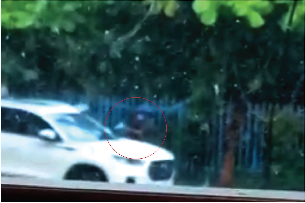 কয়েক মিনিটে গাড়িতে ২২টি গুলি, ৪ সন্দেহভাজন আটক