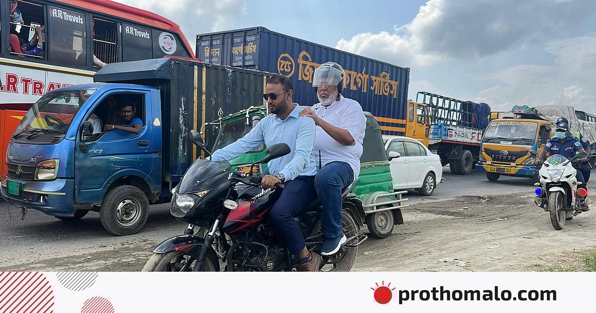 ঢাকা-সিলেট মহাসড়ক পরিদর্শনে গিয়ে যানজটে আটকা পড়লেন উপদেষ্টা, গাড়ি ছেড়ে উঠলেন মোটরসাইকেলে