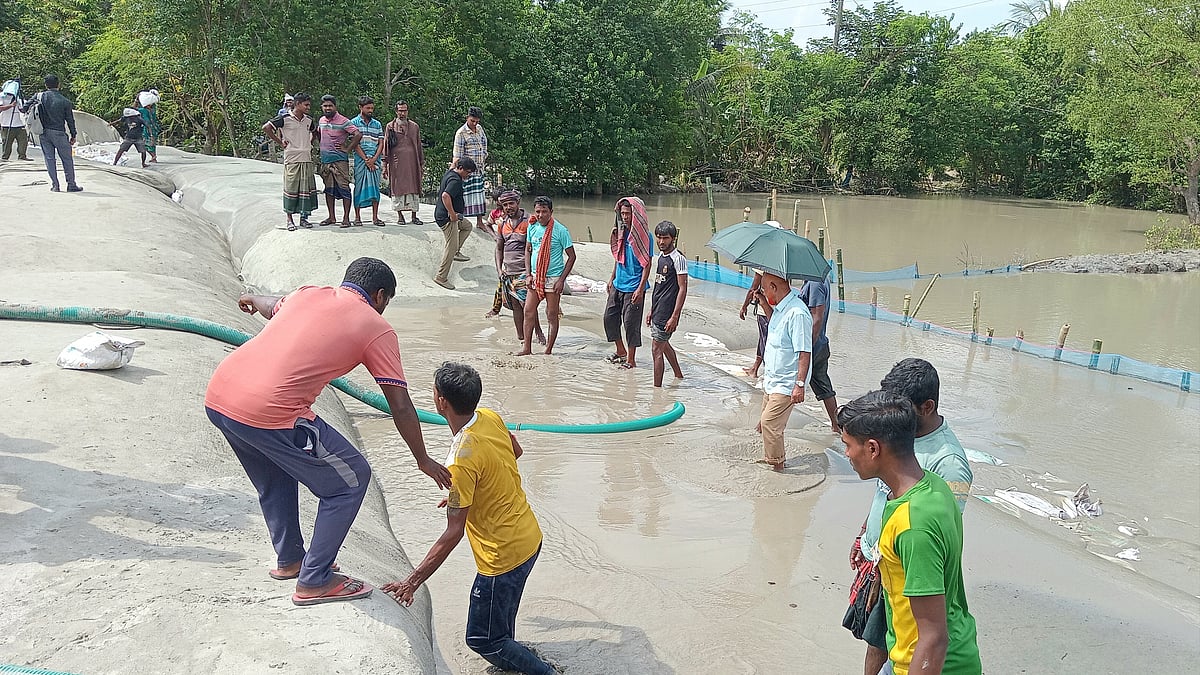 ঢাকী নদীর পানি আটকানো গেছে, এখন বড় চিন্তা ধান নিয়ে