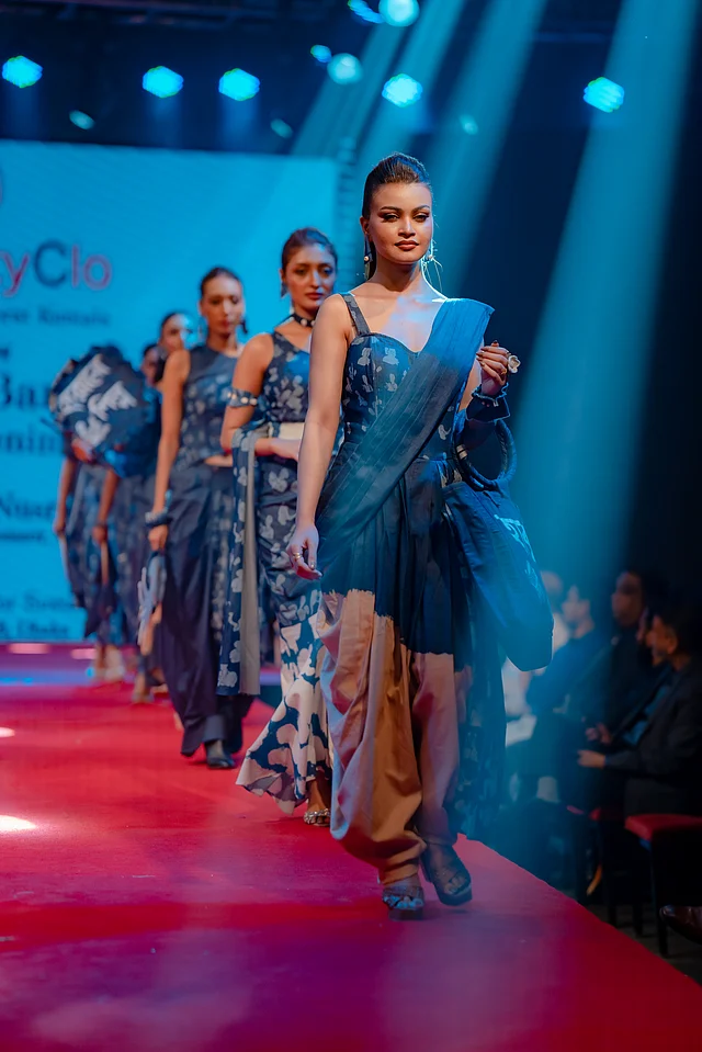 ডিজাইনার রিদিকা নুসরাত কুন্তলার কালেকশনটি ছিল ডেনিমের নানা ধরনের আউটফিট নিয়ে।