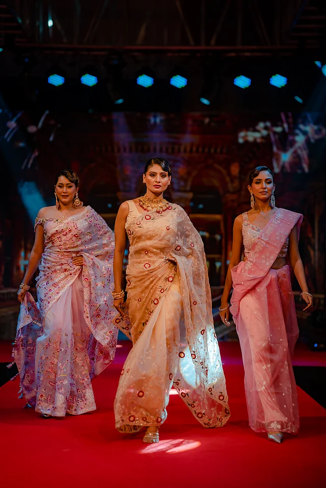 চোখজুড়ানো জামদানি শাড়ি ছাড়াও সিল্ক ও শিফনের পার্টি শাড়ি নজর কেড়েছে।