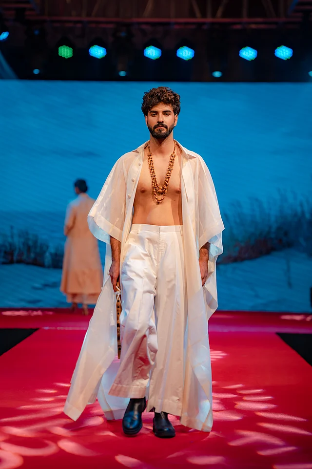 ডিজাইনার কামরুল হাসান রিয়াদের এই কালেকশনটির নাম—শান্তির সুর।